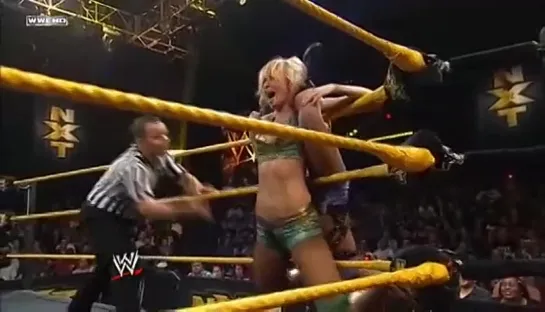 Emma vs Summer Rae