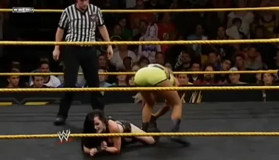 Paige vs Emma (NXT Women's title)