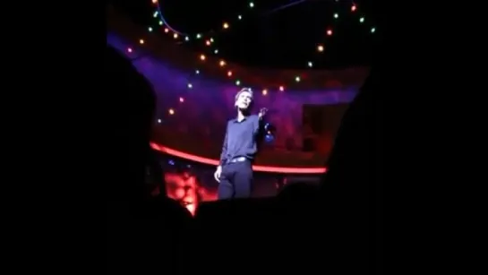 Jamie sings on stage in Bend it like Beckham the Musical