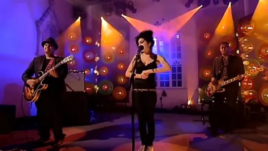 Amy Winehouse - Back to Black [live]