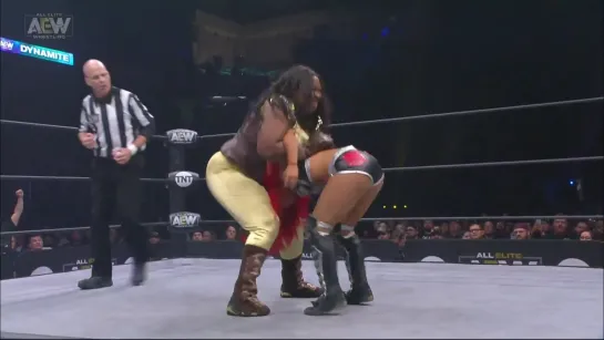 Awesome Kong (w/Brandi Rhodes & Melanie Cruise) vs Miranda Alize