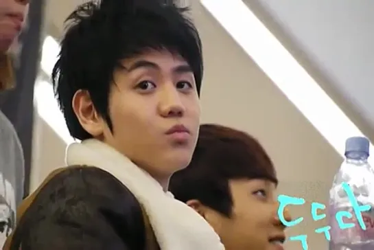 [FANCAM] 20.11.2010 YoSeob @ YongDeungPo Fansigning