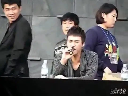 [FANCAM] 17.10.2010 DongWoon @ Daejeon Fansign