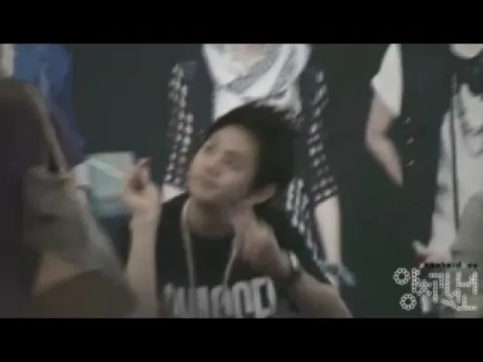 [FANCAM] 15.10.2010 YoSeob @ Youngdeung Fansign