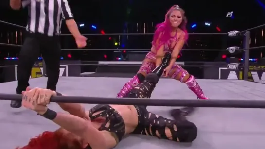 Ivelisse (w/Diamante) vs Alex Gracia