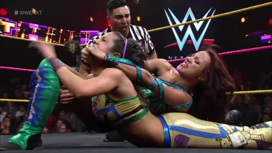 Sasha Banks vs Bayley