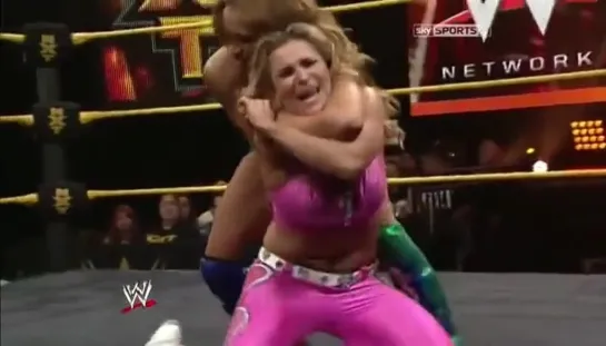 Natalya vs Sasha Banks (w/Charlotte)