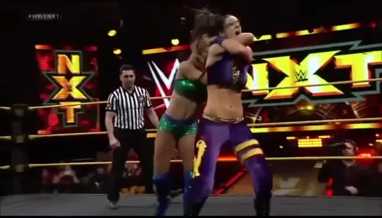 Bayley vs Sasha Banks(w/Charlotte)