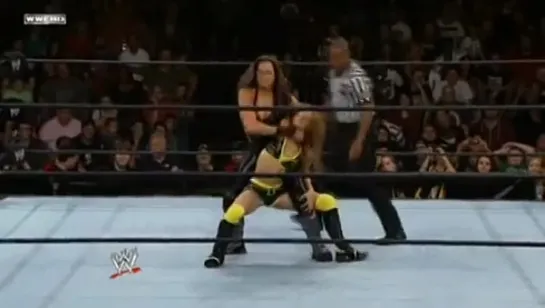 Tamina Snuka vs Sasha Banks