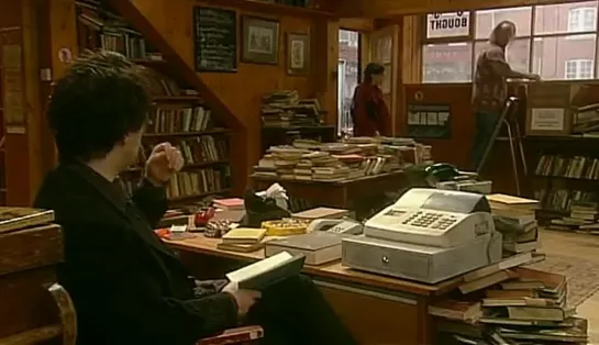 Black Books - 1x06 [rus sub] He's Leaving Home