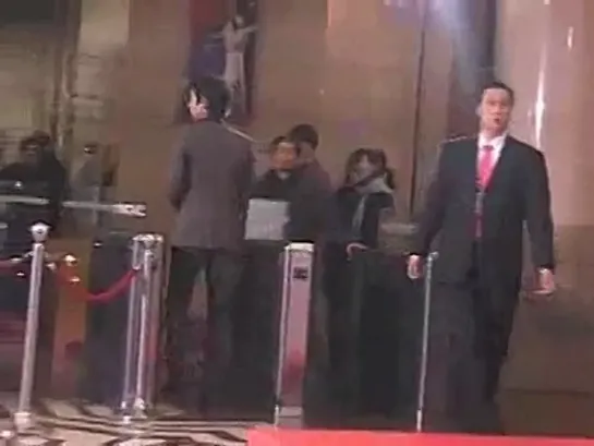 4. 2007.12.30 Gong Yoo - MBC Award Red Carpet