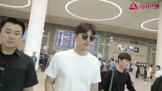 1. [liveen TV] 공유 (GONGYOO), 멋진 미소 (2018.06.25 인천공항 입국)