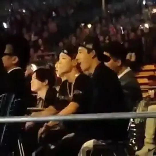 BOBBY & B.I during Overdose Hanbin's 'wow' at tao's jump