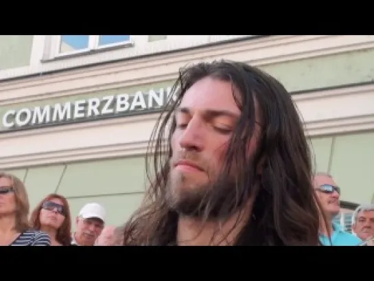 Estas Tonne - The Song of the Golden Dragon - Stadtspektakel Landshut 2011