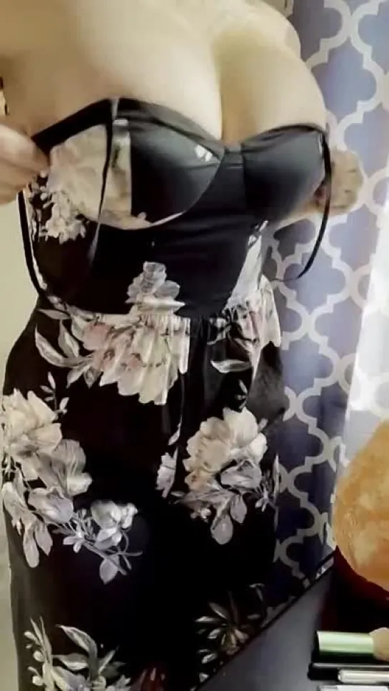 TikTok nude VALORIE