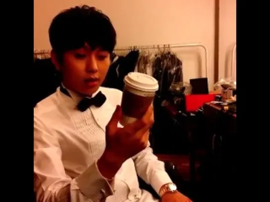 [SELFCAM] 30.09.2013 JunHyung's Number Song? @ YoSeob's Instagram