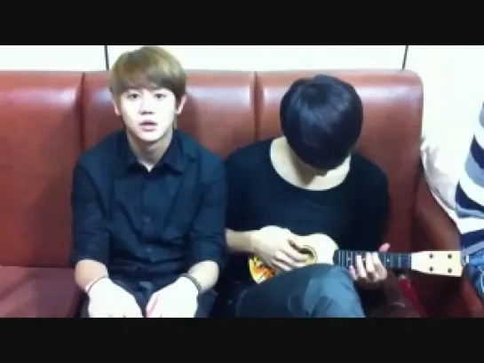 [SELFCAM] 3.06.2011 YoSeob & DongWoon - Playing Ukulele @ DongWoon's Twitter