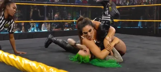 Ember Moon & Shotzi Blackheart vs Dakota Kai & Raquel Gonzalez