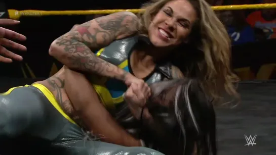 Ember Moon vs Mercedes Martinez