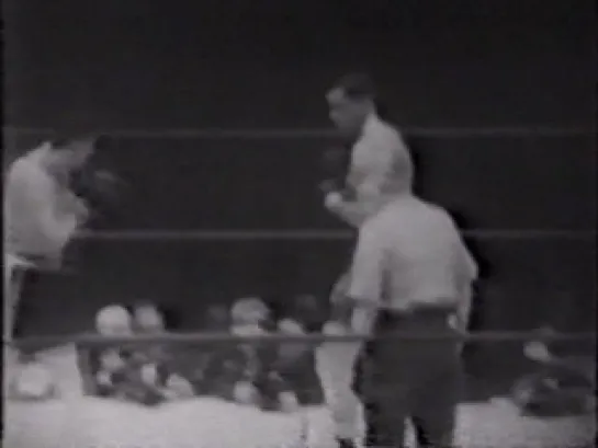 1951-08-01 Boxing ¦ Joe Louis vs Cesar Brion 2