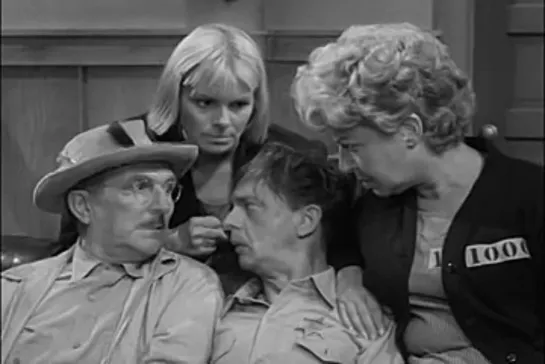 Шоу Энди Гриффита / The Andy Griffith Show, (1960–1968) сезон 3 серия 11  / s03e11-convicts-at-large