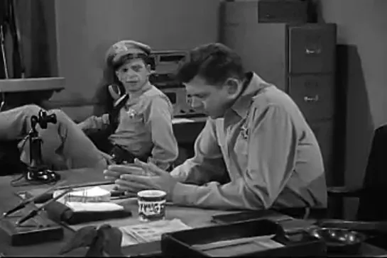 Шоу Энди Гриффита / The Andy Griffith Show, (1960–1968) сезон 2 серия 27  / three-s-a-crowd