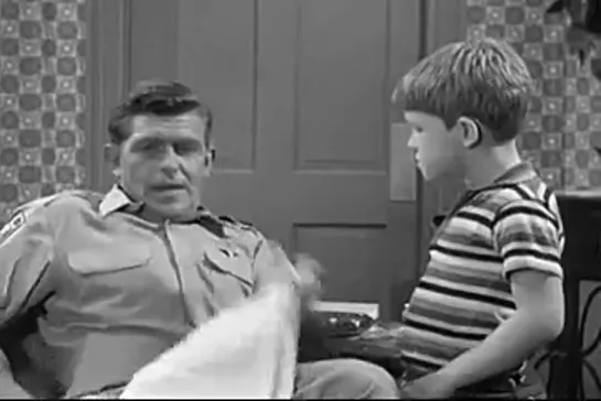 Шоу Энди Гриффита / The Andy Griffith Show, (1960–1968) сезон 2 серия 1  / s02e01-opie-and-the-bully