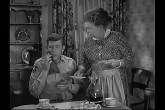 Шоу Энди Гриффита  / The Andy Griffith Show, (1960–1968) сезон 1 серия 20 / s01e20-andy-saves-barney-s-morale.ia