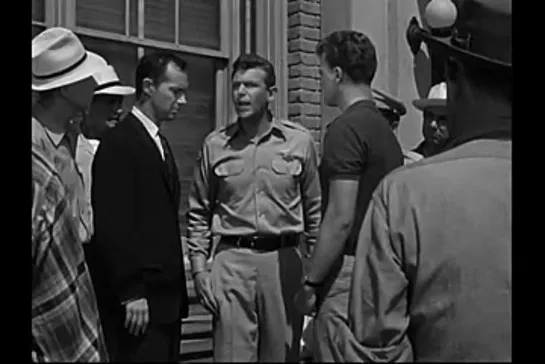 Шоу Энди Гриффита  / The Andy Griffith Show, (1960–1968) сезон 1 серия 12 / s01e12-a-stranger-in-town.ia