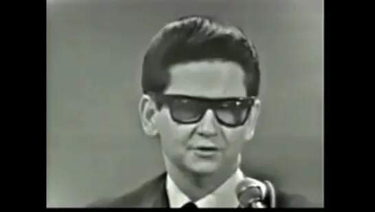 Roy Orbison. Oh, pretty woman