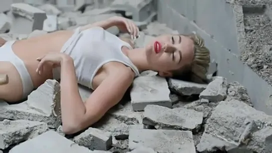 Майли Сайрус – Wrecking Ball сошла с ума и стала шлюхой перевод разрушение шара