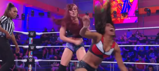 Kay Lee Ray vs Amari Miller