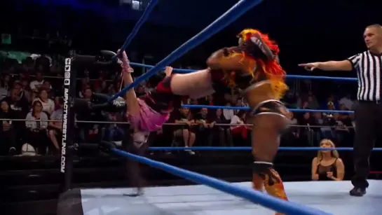 Su Yung vs Kiera Hogan (w/Allie)