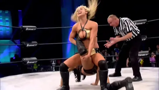 Gail Kim [Team Hardy][2] vs Taryn Terrell [Team Roode][2]