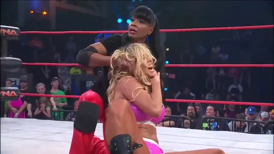 Jackie Moore vs Taryn Terrell