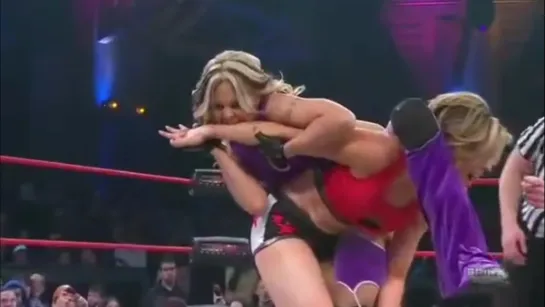 Roxxi vs Velvet Sky