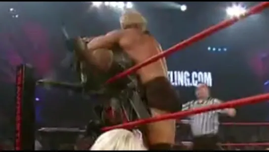 Awesome Kong(w/Raisha Saeed) vs Cute Kip(w/Angelina Love)