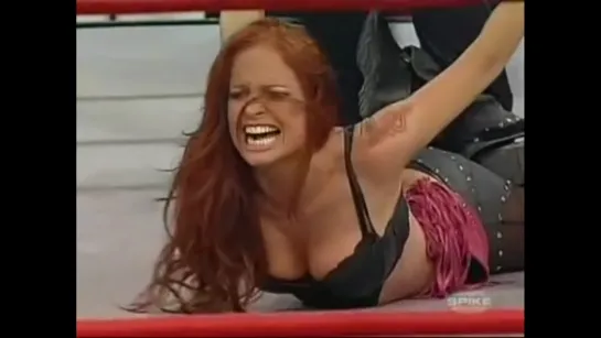 Christy Hemme vs Raisha Saeed(w/Awesome Kong & Rhqka Khan)