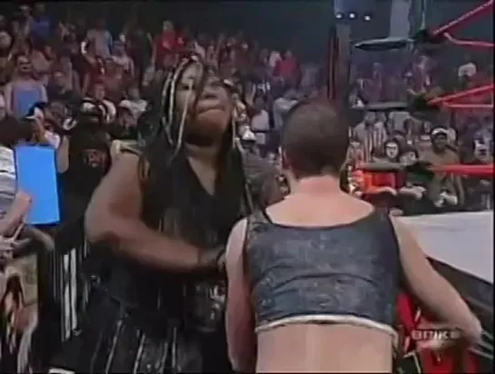 Awesome Kong(w/Raisha Saeed) vs Roxxi