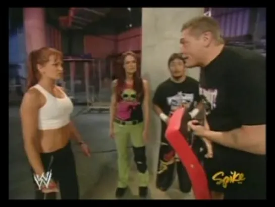 Lita & Christy Hemme backstage(WWE Raw 14.03.2005)