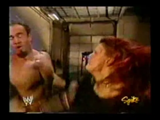 Lita & Gene Snitsky backstage(WWE Raw 18.10.2004)