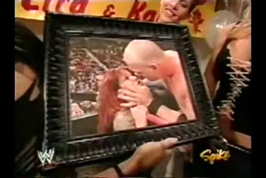 Lita backstage(WWE Raw 16.08.2004)