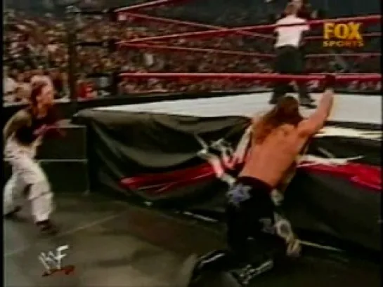 Lita & Kanyon(WWF Raw Is War 24.09.2001)