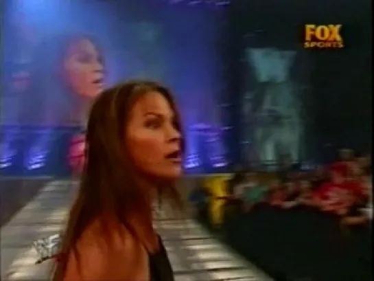 Lita(WWF Raw Is War 27.08.2001)