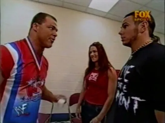 Lita backstage(WWF Raw Is War 13.08.2001)