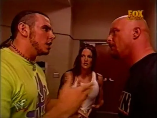 Lita backstage(WWF Raw Is War 06.08.2001)