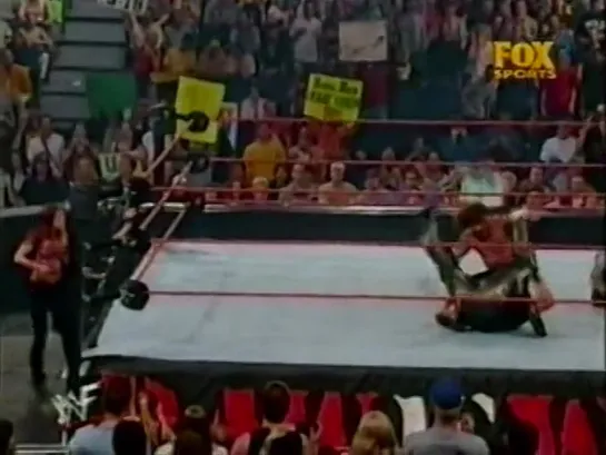 Lita & Eddie Guerrero(WWF Raw Is War 28.05.2001)