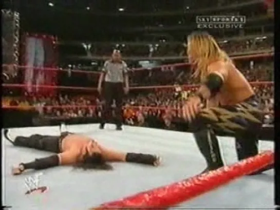 Lita(WWF Raw Is War 05.02.2001)