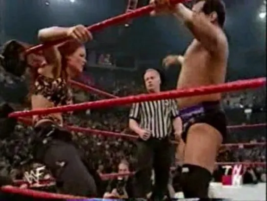 Lita vs Dean Malenko(Light Heavyweight Championship,WWF Raw is War 04.12.00)