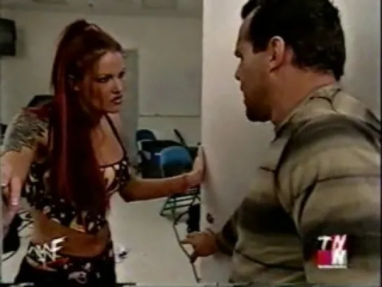 Lita & Dean Malenko backstage(WWF Raw is War 04.12.00)